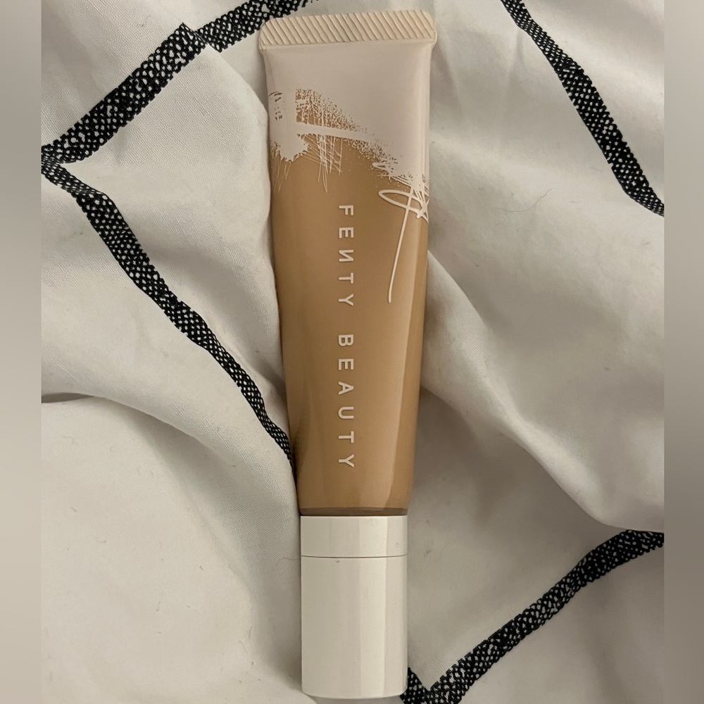 Fenty Pro'Filtr Hydrating Longwear Foundation